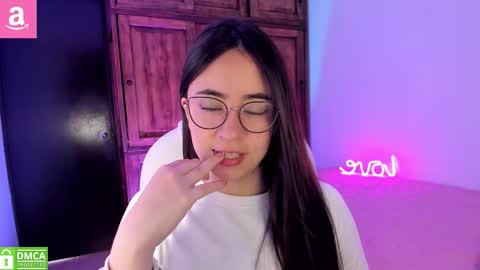Snapshot of alicee_2 chatting on 03/11/26, 04:13 Aliceee .. 97YP9VWGZHrefnav wishlist lists 1 online show from 03/11/26, 04:13