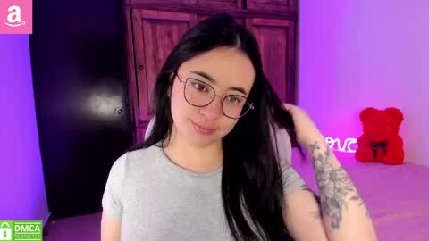 Snapshot of alicee_2 chatting on 05/22/26, 10:10 Aliceee .. 97YP9VWGZHrefnav wishlist lists 1 online show from 05/22/26, 10:10