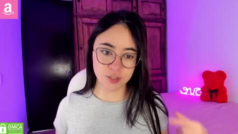 Snapshot of alicee_2 chatting on 05/25/26, 12:44 Aliceee .. 97YP9VWGZHrefnav wishlist lists 1 online show from 05/25/26, 12:44