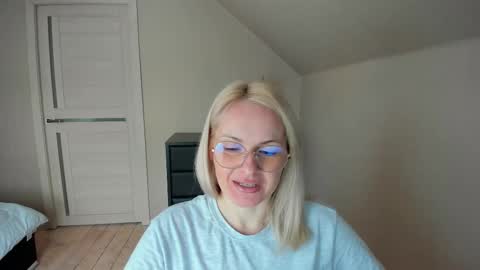 Alicee online show from 02/15/25, 12:22
