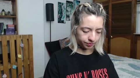 alicee_logan_ online show from 05/04/26, 03:02