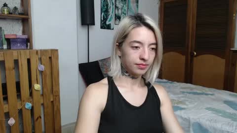 alicee_logan_ online show from 05/05/26, 01:57
