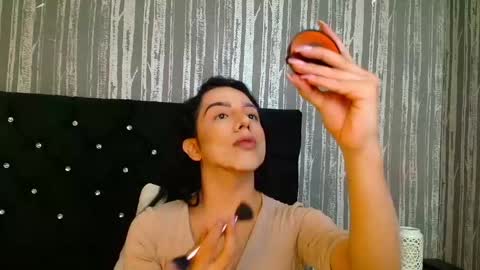 alicee_moonn online show from 04/17/26, 07:06