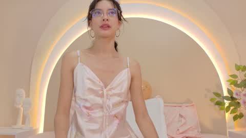 Snapshot of alicee_rodriguez chatting on 11/14/25, 04:49 alice online show from 11/14/25, 04:49