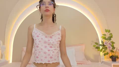 Snapshot of alicee_rodriguez chatting on 11/18/25, 06:23 alice online show from 11/18/25, 06:23