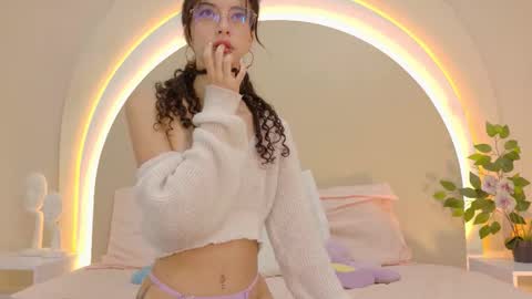 Snapshot of alicee_rodriguez chatting on 11/24/25, 05:45 alice online show from 11/24/25, 05:45