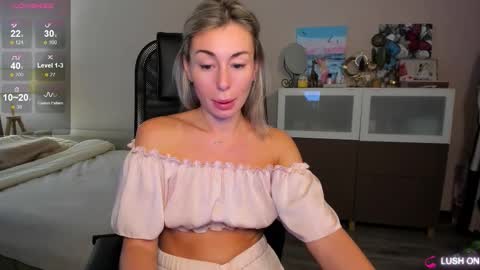 Snapshot of aliceevan chatting on 12/15/25, 03:33 Daniella online show from 12/15/25, 03:33