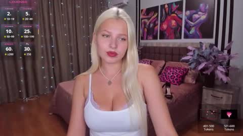 Snapshot of alicefreman chatting on 09/25/25, 10:19 Alice online show from 09/25/25, 10:19