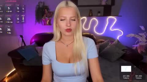 Snapshot of alicefreman chatting on 09/28/25, 10:09 Alice online show from 09/28/25, 10:09