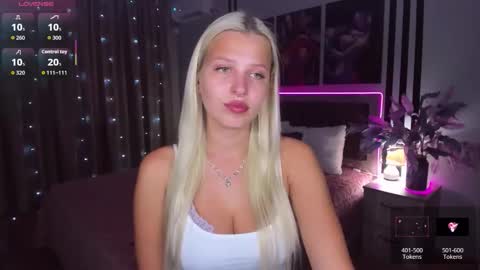 Snapshot of alicefreman chatting on 10/16/25, 09:10 Alice online show from 10/16/25, 09:10