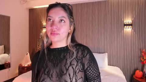 Snapshot of alicehanz_ chatting on 10/28/25, 04:27 Alice online show from 10/28/25, 04:27