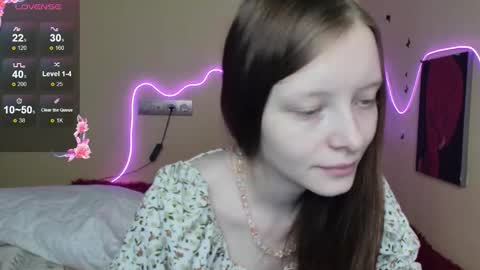 Snapshot of alicehariss chatting on 10/29/25, 03:42 Alie online show from 10/29/25, 03:42