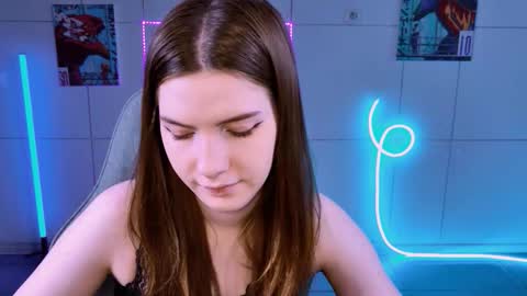 Snapshot of aliceinredsquare_ chatting on 09/18/25, 05:20 Alice online show from 09/18/25, 05:20