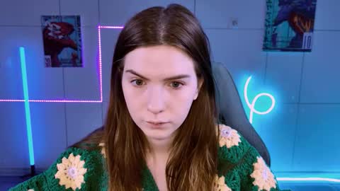 Snapshot of aliceinredsquare_ chatting on 09/21/25, 05:09 Alice online show from 09/21/25, 05:09