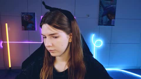 Snapshot of aliceinredsquare_ chatting on 09/23/25, 05:21 Alice online show from 09/23/25, 05:21