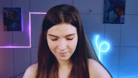 Snapshot of aliceinredsquare_ chatting on 09/24/25, 05:11 Alice online show from 09/24/25, 05:11