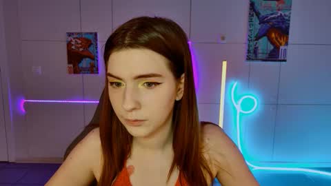 Snapshot of aliceinredsquare_ chatting on 09/27/25, 09:03 Alice online show from 09/27/25, 09:03