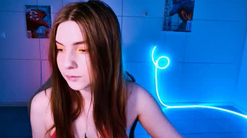 Snapshot of aliceinredsquare_ chatting on 10/01/25, 05:02 Alice online show from 10/01/25, 05:02