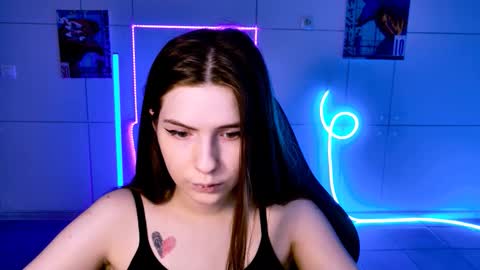 Snapshot of aliceinredsquare_ chatting on 10/02/25, 05:14 Alice online show from 10/02/25, 05:14