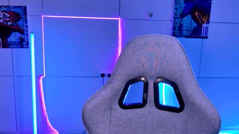 Snapshot of aliceinredsquare_ chatting on 10/04/25, 05:05 Alice online show from 10/04/25, 05:05