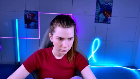 Snapshot of aliceinredsquare_ chatting on 10/10/25, 05:17 Alice online show from 10/10/25, 05:17