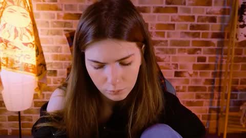 Snapshot of aliceinredsquare_ chatting on 10/15/25, 05:18 Alice online show from 10/15/25, 05:18