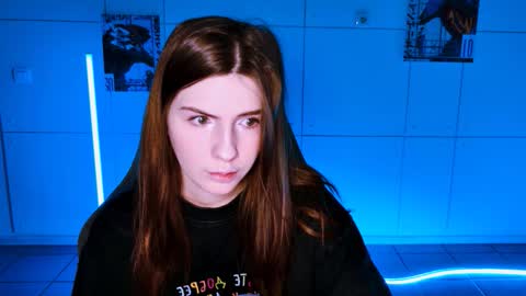 Snapshot of aliceinredsquare_ chatting on 10/17/25, 05:10 Alice online show from 10/17/25, 05:10