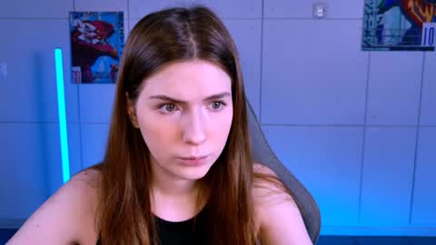 Snapshot of aliceinredsquare_ chatting on 10/18/25, 05:10 Alice online show from 10/18/25, 05:10