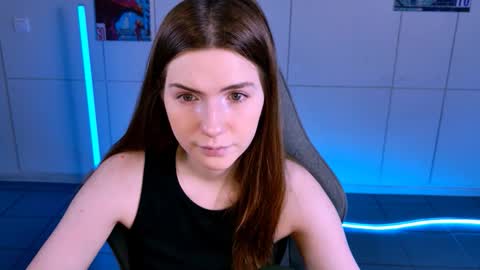 Snapshot of aliceinredsquare_ chatting on 10/19/25, 05:08 Alice online show from 10/19/25, 05:08