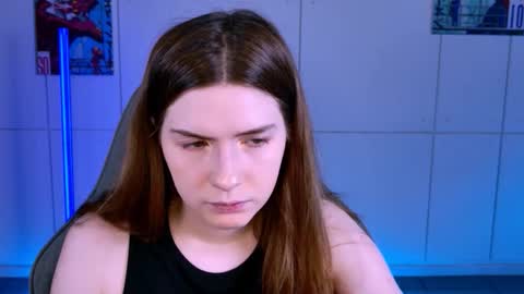 Snapshot of aliceinredsquare_ chatting on 10/24/25, 05:15 Alice online show from 10/24/25, 05:15