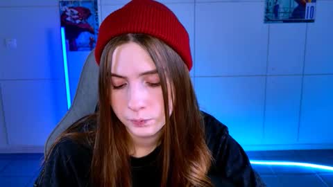 Snapshot of aliceinredsquare_ chatting on 10/28/25, 05:11 Alice online show from 10/28/25, 05:11