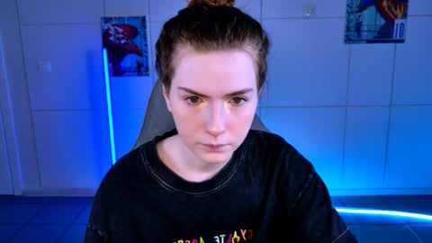 Snapshot of aliceinredsquare_ chatting on 10/29/25, 05:20 Alice online show from 10/29/25, 05:20