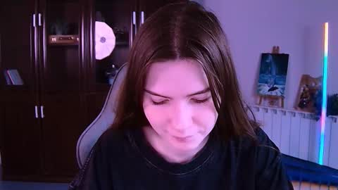 Snapshot of aliceinredsquare_ chatting on 11/07/25, 05:18 Alice online show from 11/07/25, 05:18