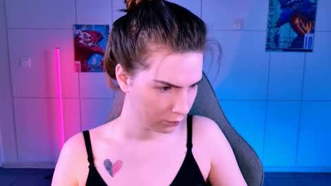 Snapshot of aliceinredsquare_ chatting on 11/15/25, 05:16 Alice online show from 11/15/25, 05:16