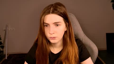 Snapshot of aliceinredsquare_ chatting on 11/28/25, 05:10 Alice online show from 11/28/25, 05:10