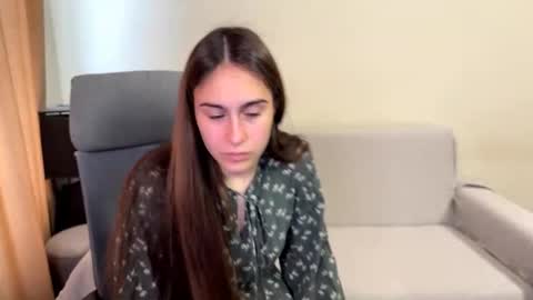 Snapshot of alicekollt chatting on 10/19/25, 12:17 alicekollt online show from 10/19/25, 12:17