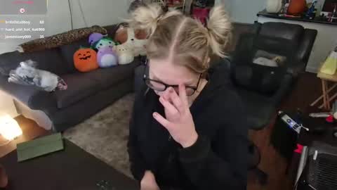 Alice Liddell online show from 10/29/25, 05:47