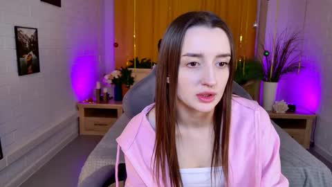 Snapshot of alicelidse chatting on 12/15/25, 01:15 Alice online show from 12/15/25, 01:15