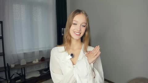 Snapshot of alicemelison chatting on 10/07/25, 08:11 Serena online show from 10/07/25, 08:11