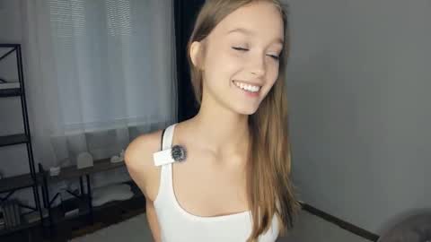 Snapshot of alicemelison chatting on 10/13/25, 08:36 Serena online show from 10/13/25, 08:36