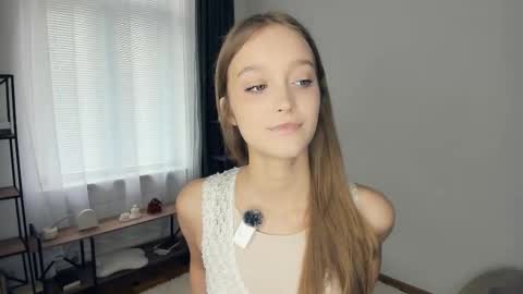 Snapshot of alicemelison chatting on 10/18/25, 08:26 Serena online show from 10/18/25, 08:26