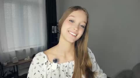 Snapshot of alicemelison chatting on 10/19/25, 08:26 Serena online show from 10/19/25, 08:26
