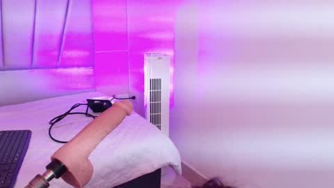 alicemillerr_ online show from 01/20/25, 07:04