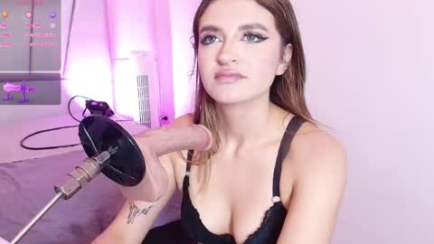 alicemillerr_ online show from 02/18/25, 10:25