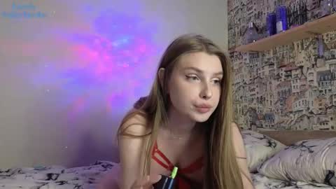 Snapshot of aliceparis69 chatting on 11/18/25, 04:00 Alice online show from 11/18/25, 04:00