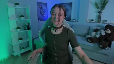 Snapshot of alicepill chatting on 11/11/25, 01:49 Alice online show from 11/11/25, 01:49