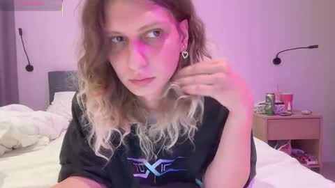Snapshot of alicepinkhead chatting on 11/22/25, 02:49 AlicePinkhead online show from 11/22/25, 02:49
