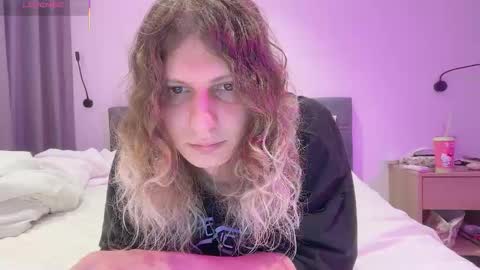 Snapshot of alicepinkhead chatting on 11/25/25, 05:07 AlicePinkhead online show from 11/25/25, 05:07
