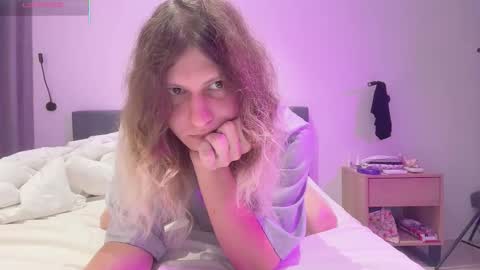 Snapshot of alicepinkhead chatting on 12/01/25, 04:50 AlicePinkhead online show from 12/01/25, 04:50