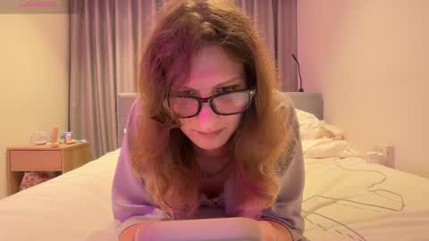Snapshot of alicepinkhead chatting on 05/28/26, 09:28 AlicePinkhead online show from 05/28/26, 09:28